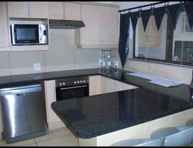 3 BEDROOM HOUSE FOR SALE IN HARTENBOS LANDGOED